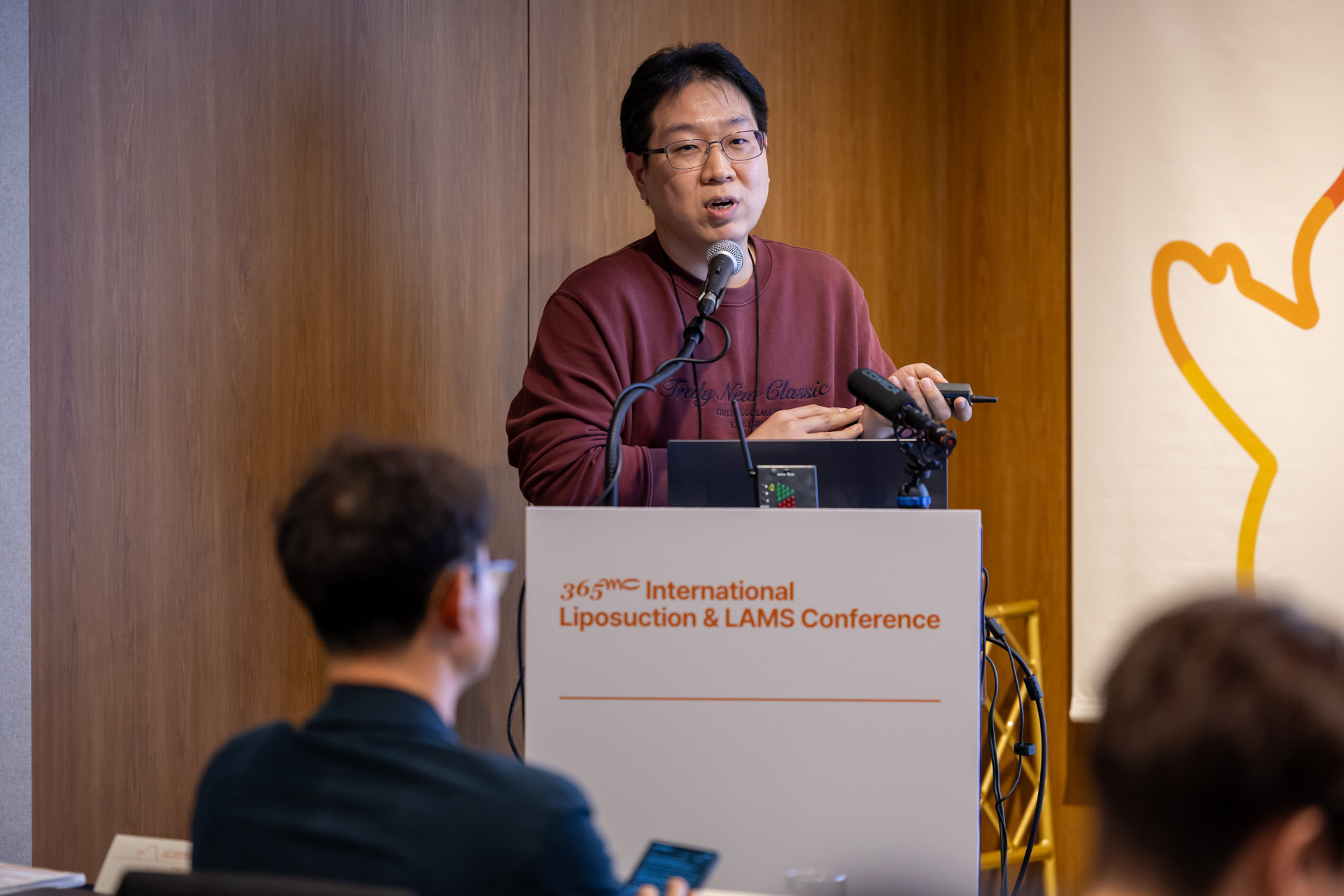 Dr. Seong-Hoon Lee presenting the 2025 Upgraded HerPaGori Technique at the Clinical Innovation and AI Integration conference in Seoul