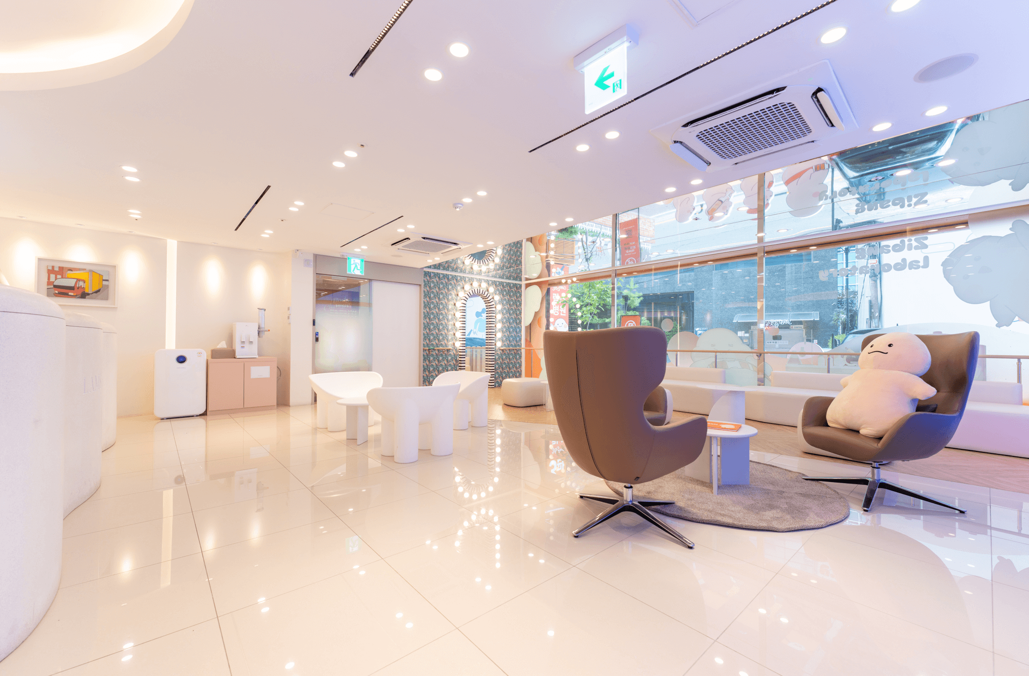 Modern lobby interior of 365mc Seoul Hospital